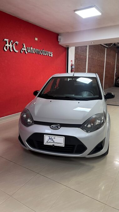 FORD FIESTA MAX  1.6cc FULL !!!