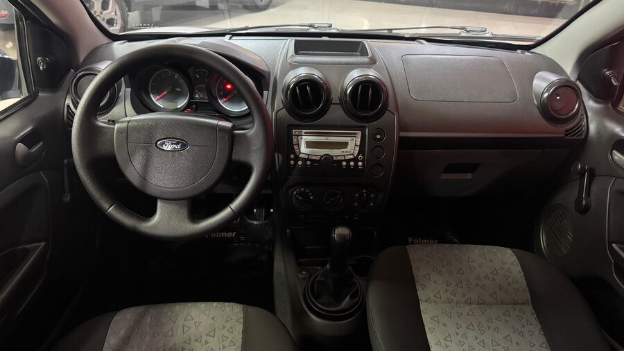 FORD FIESTA MAX  1.6cc FULL !!!