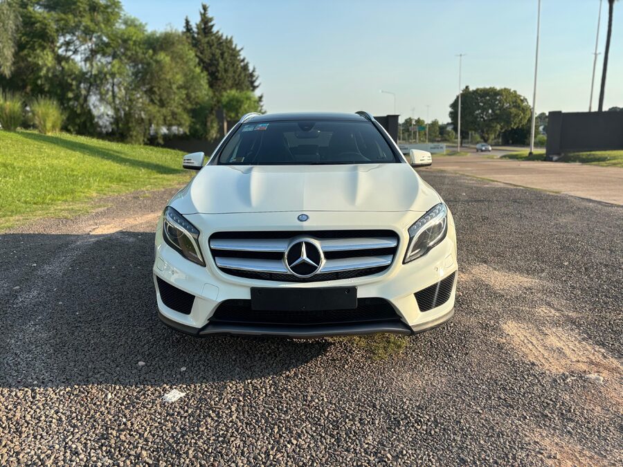 MERCEDES BENZ GLA 250. Recibo vehículos mayor y menor valor