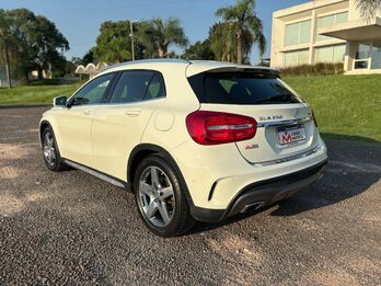 MERCEDES BENZ GLA 250. Recibo vehículos mayor y menor valor
