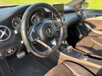 MERCEDES BENZ GLA 250. Recibo vehículos mayor y menor valor