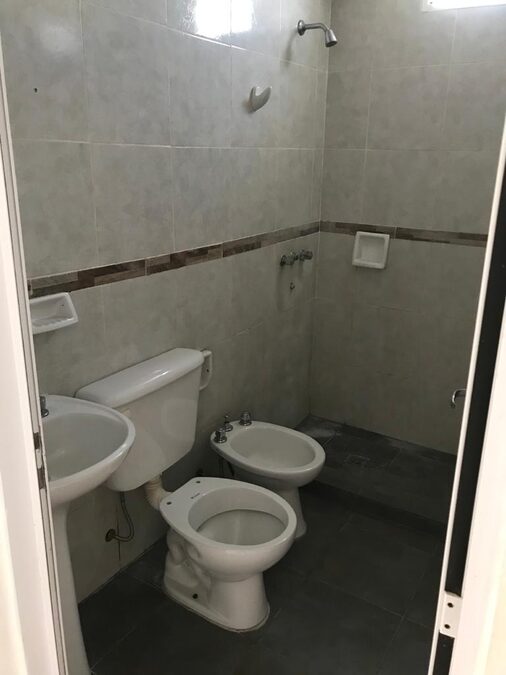 Alquilo duplex, 1 dormitoria, cochera, calle Baez