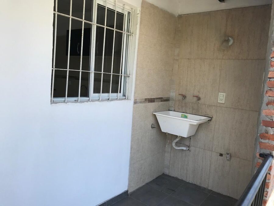 Alquilo duplex, 1 dormitoria, cochera, calle Baez