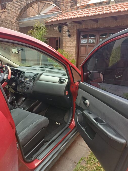 Nissan Tiida Visia 2008