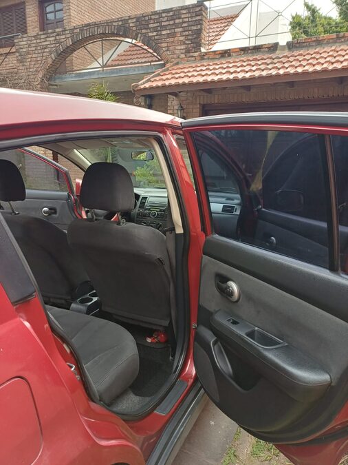 Nissan Tiida Visia 2008