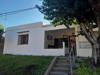 Oportunidad en Paraná: Casa a Refaccionar con Gran Terreno de 477 m² - Zona Av. Almafuerte
