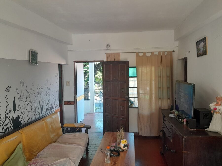 Oportunidad en Paraná: Casa a Refaccionar con Gran Terreno de 477 m² - Zona Av. Almafuerte