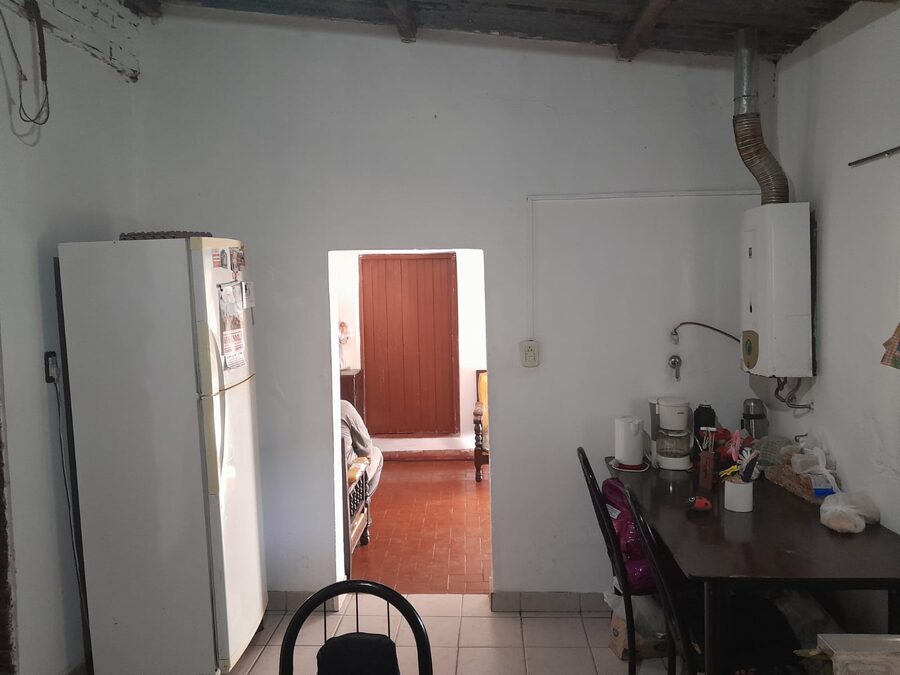 Oportunidad en Paraná: Casa a Refaccionar con Gran Terreno de 477 m² - Zona Av. Almafuerte