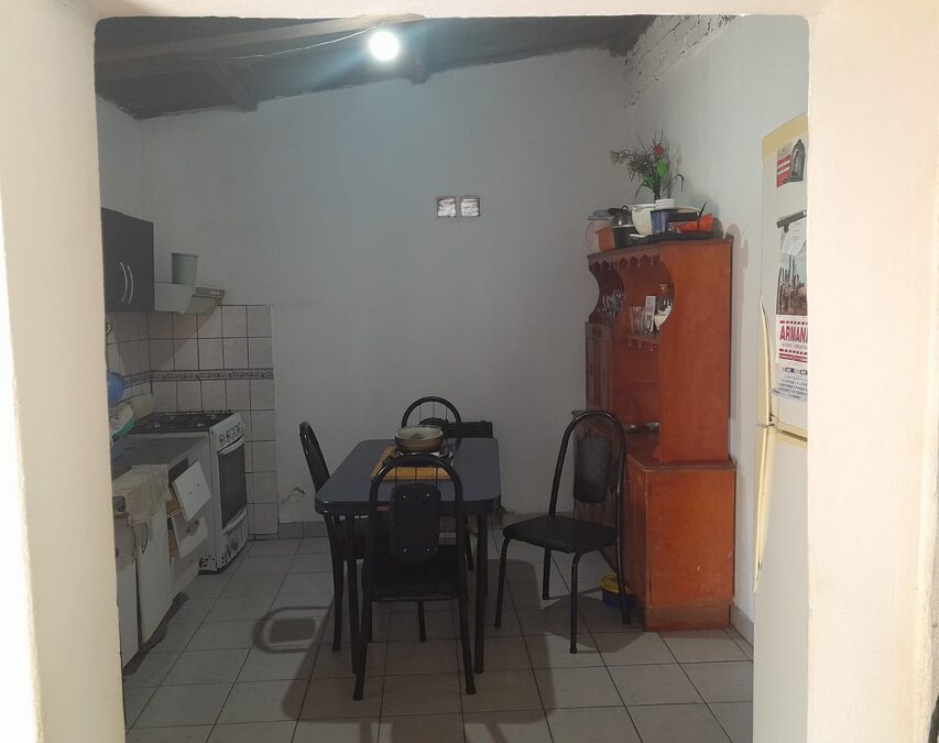 Oportunidad en Paraná: Casa a Refaccionar con Gran Terreno de 477 m² - Zona Av. Almafuerte