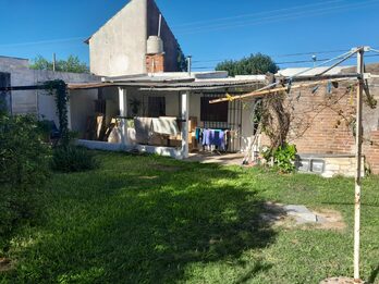 Oportunidad en Paraná: Casa a Refaccionar con Gran Terreno de 477 m² - Zona Av. Almafuerte
