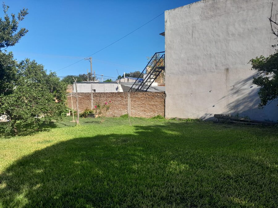 Oportunidad en Paraná: Casa a Refaccionar con Gran Terreno de 477 m² - Zona Av. Almafuerte
