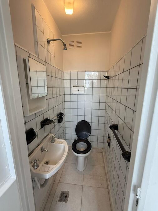 VENDO DEPARTAMENTO 2 DORMITORIOS Y COCHERA - CORDOBA Y MALVINAS.