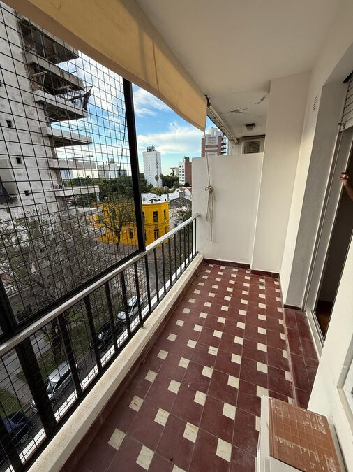 VENDO DEPARTAMENTO 2 DORMITORIOS Y COCHERA - CORDOBA Y MALVINAS.