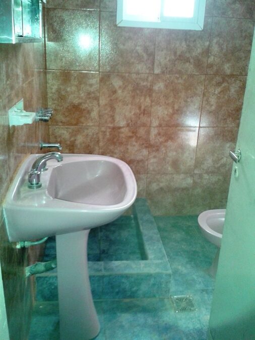 Vende Casa sobre calle Macia a pocos mts de Ramirez