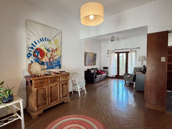 VENTA CASA DE 3 DORMITORIOS CON PATIO Y GARAJE