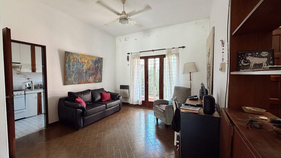 VENTA CASA DE 3 DORMITORIOS CON PATIO Y GARAJE
