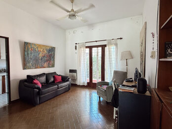 VENTA CASA DE 3 DORMITORIOS CON PATIO Y GARAJE