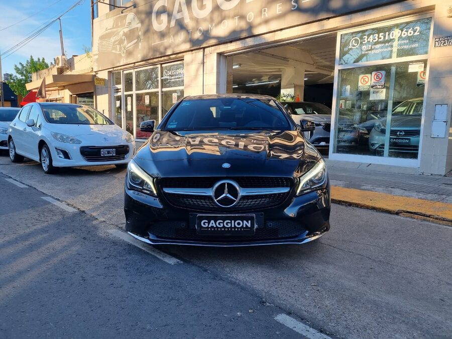 Único Mercedes Benz CLA 200 Urban Km 43.000 / 2017