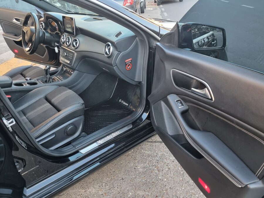 Único Mercedes Benz CLA 200 Urban Km 43.000 / 2017