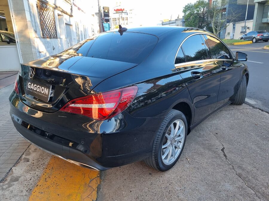 Único Mercedes Benz CLA 200 Urban Km 43.000 / 2017