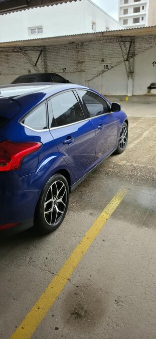 Ford Focus Titanium Hatchback 2018 MT