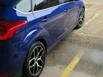 Ford Focus Titanium Hatchback 2018 MT