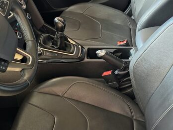 Ford Focus Titanium Hatchback 2018 MT