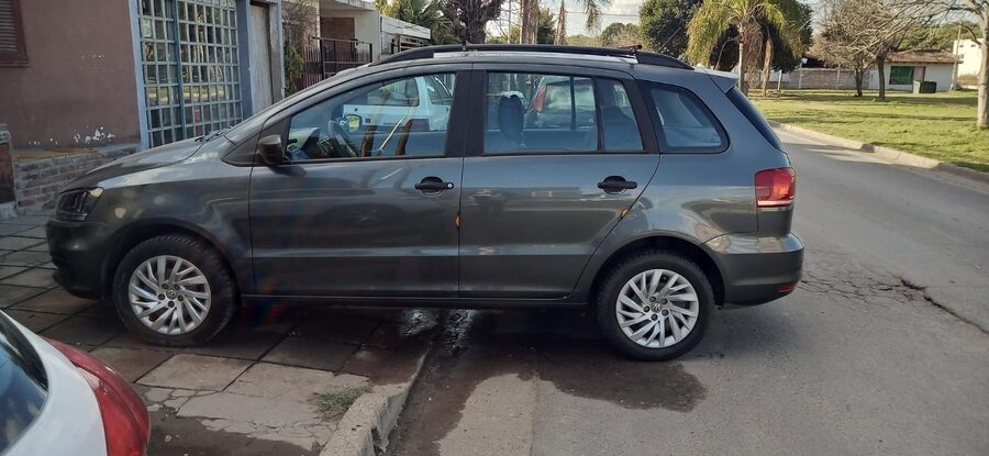 Vendo auto Suran 2016 único dueño