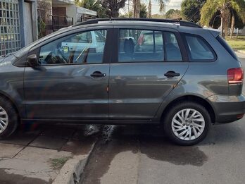 Vendo auto Suran 2016 único dueño