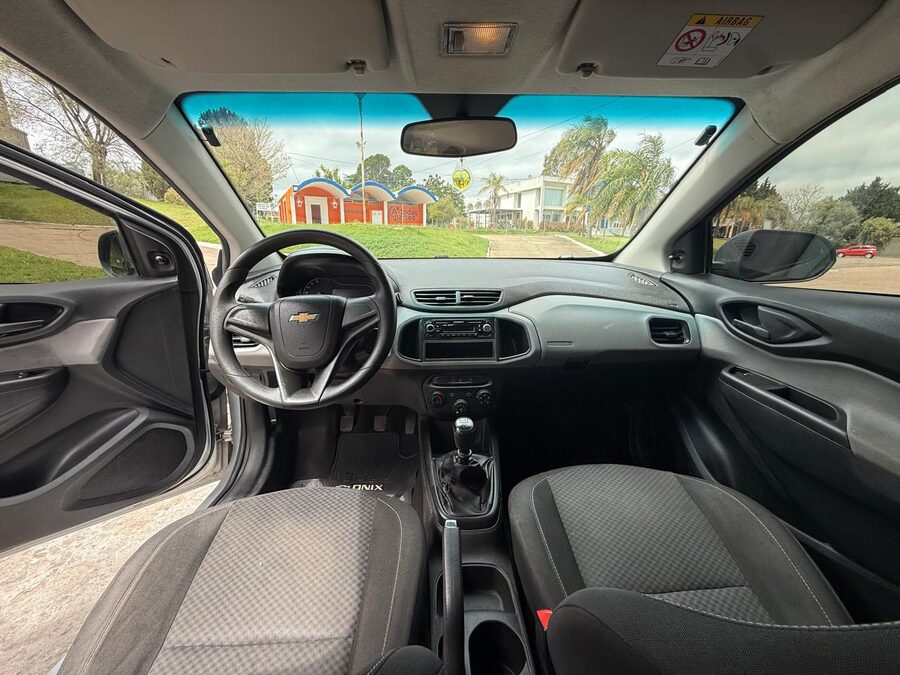 CHEVROLET ONIX JOY 1.4 N LS. Recibo vehículos de menor y mayor valor .