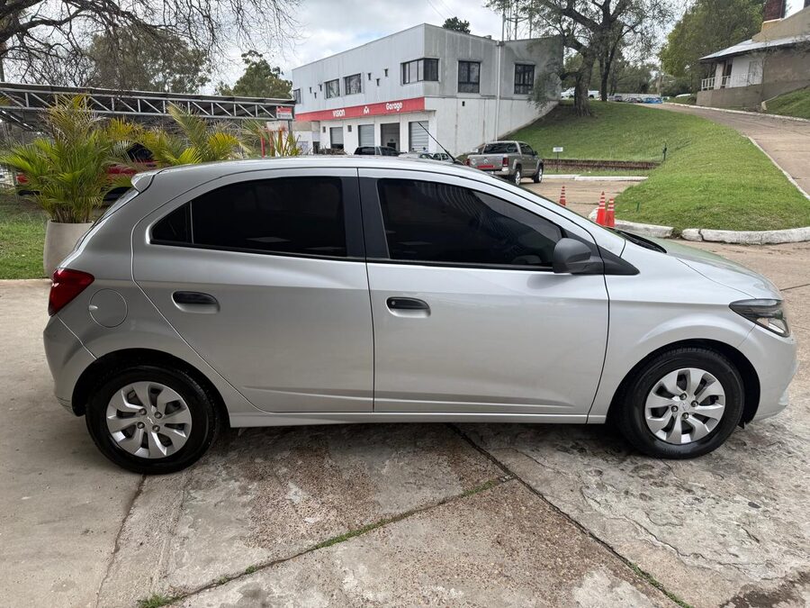 CHEVROLET ONIX JOY 1.4 N LS. Recibo vehículos de menor y mayor valor .