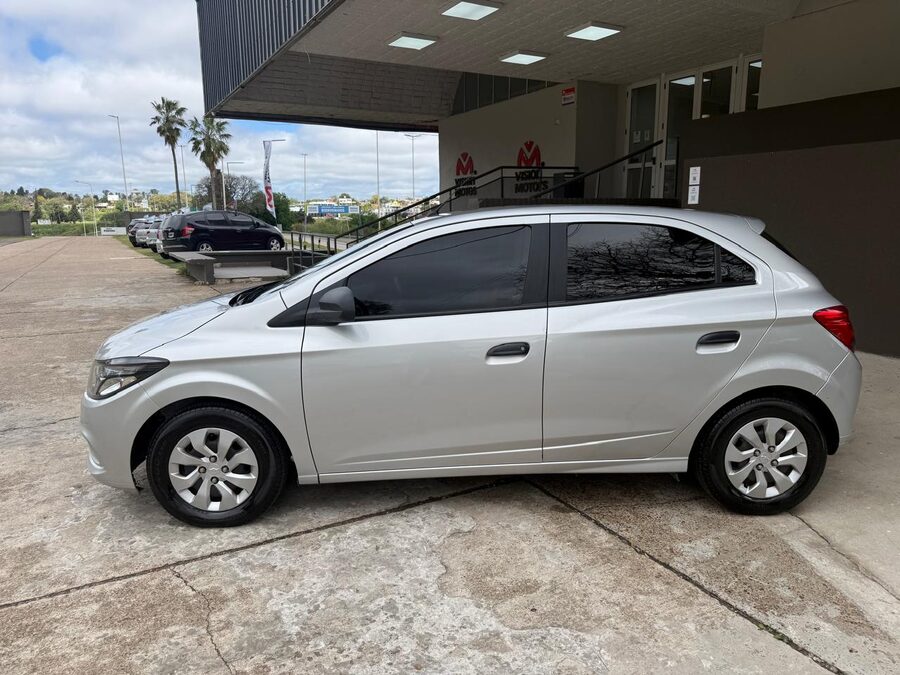 CHEVROLET ONIX JOY 1.4 N LS. Recibo vehículos de menor y mayor valor .