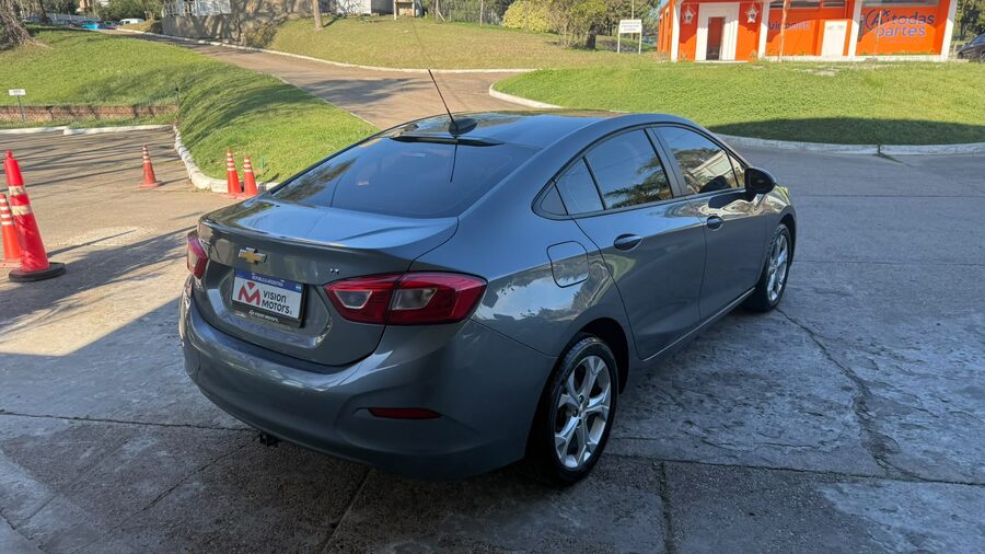 CHEVROLET CRUZE 1.4 4 PTAS LT MT. Recibo vehículos de menor y mayor valor.