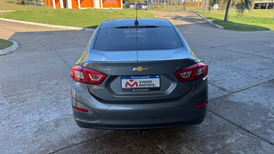 CHEVROLET CRUZE 1.4 4 PTAS LT MT. Recibo vehículos de menor y mayor valor.