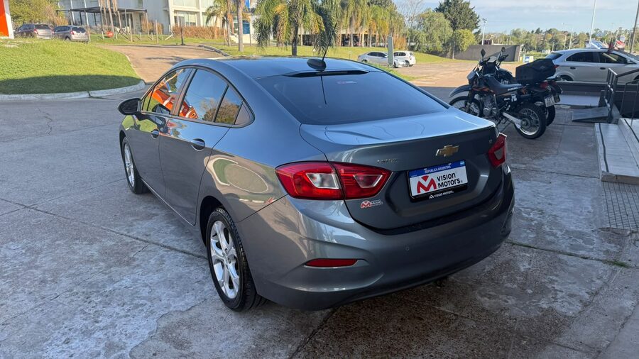 CHEVROLET CRUZE 1.4 4 PTAS LT MT. Recibo vehículos de menor y mayor valor.