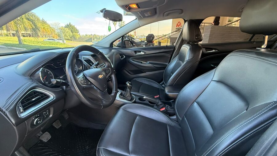 CHEVROLET CRUZE 1.4 4 PTAS LT MT. Recibo vehículos de menor y mayor valor.