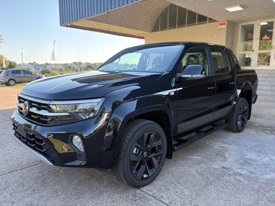 VOLKSWAGEN AMAROK BLACK STYLE V6 30TD 4X4 DC AT. Recibo vehículos de menor y mayor valor.