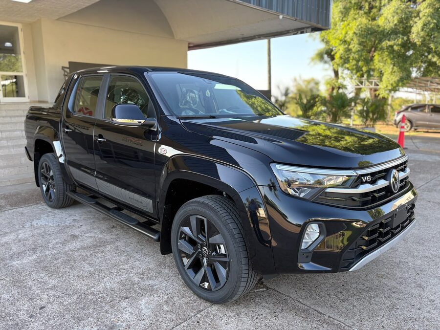 VOLKSWAGEN AMAROK BLACK STYLE V6 30TD 4X4 DC AT. Recibo vehículos de menor y mayor valor.