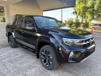 VOLKSWAGEN AMAROK BLACK STYLE V6 30TD 4X4 DC AT. Recibo vehículos de menor y mayor valor.