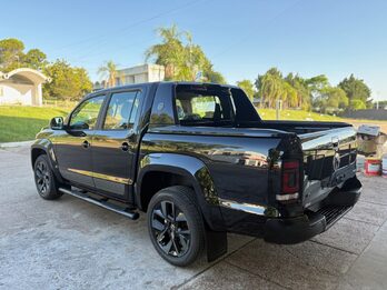 VOLKSWAGEN AMAROK BLACK STYLE V6 30TD 4X4 DC AT. Recibo vehículos de menor y mayor valor.