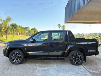 VOLKSWAGEN AMAROK BLACK STYLE V6 30TD 4X4 DC AT. Recibo vehículos de menor y mayor valor.