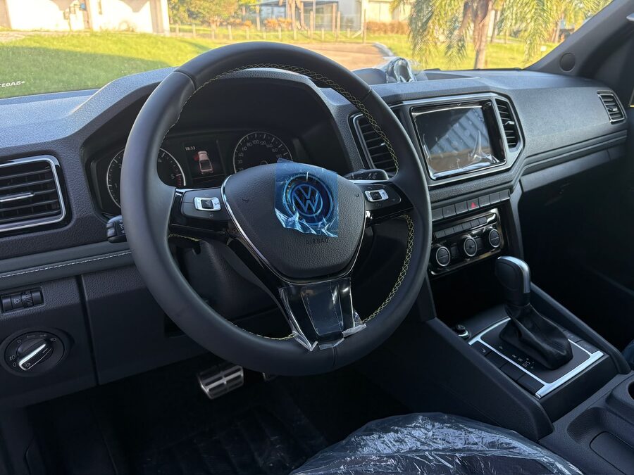 VOLKSWAGEN AMAROK BLACK STYLE V6 30TD 4X4 DC AT. Recibo vehículos de menor y mayor valor.