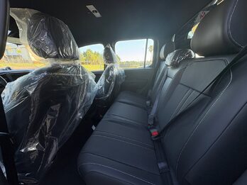VOLKSWAGEN AMAROK BLACK STYLE V6 30TD 4X4 DC AT. Recibo vehículos de menor y mayor valor.