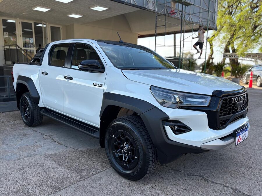 TOYOTA HILUX 2.8 DC 4X4 TDI GR-S IV AT ¡¡0KM!! Recibo vehículos - Entrega inmediata