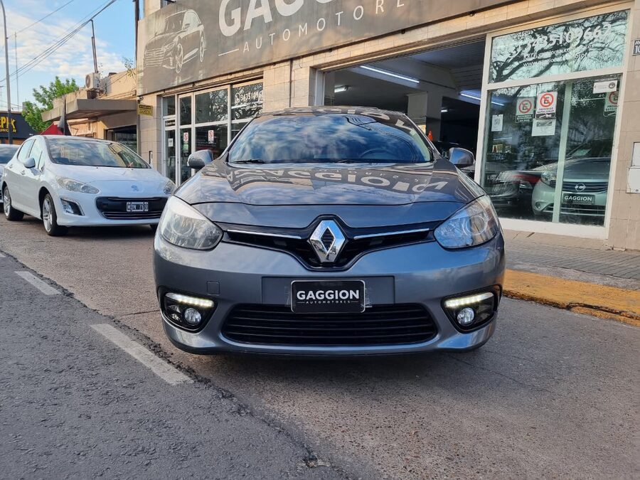 Excelente Fluence 1.6 Luxe Full MT / 2015