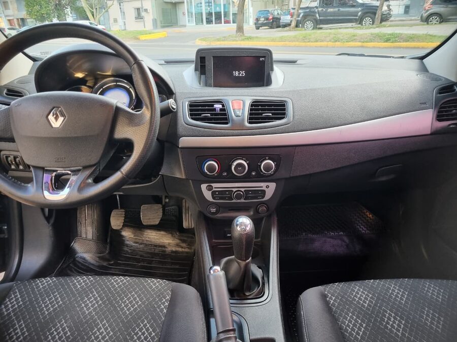 Excelente Fluence 1.6 Luxe Full MT / 2015