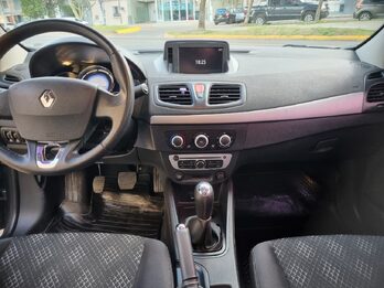 Excelente Fluence 1.6 Luxe Full MT / 2015