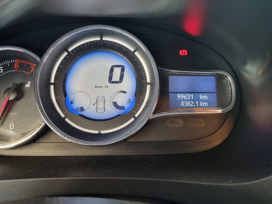 Excelente Fluence 1.6 Luxe Full MT / 2015