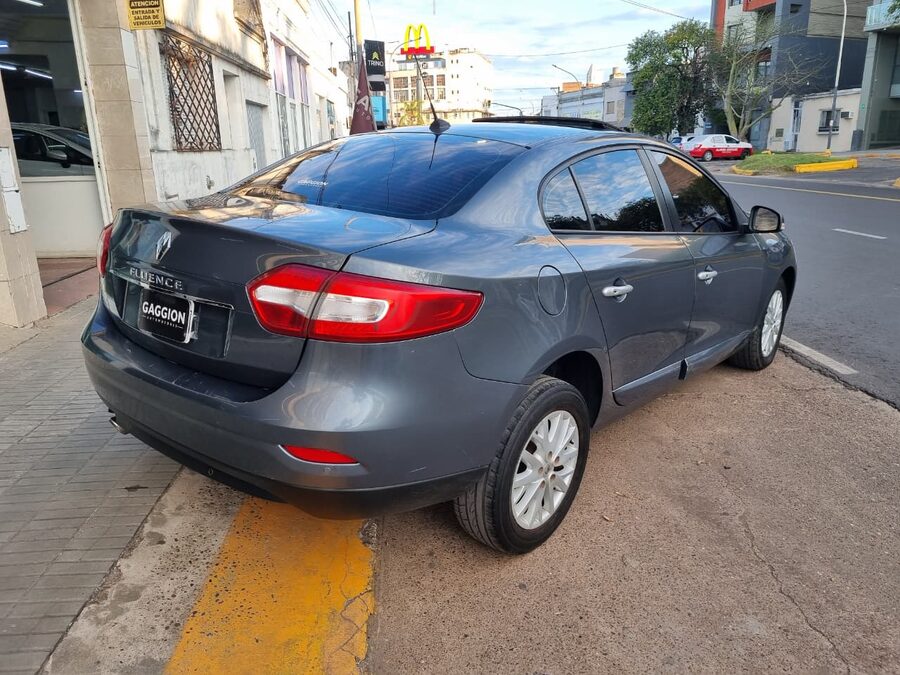 Excelente Fluence 1.6 Luxe Full MT / 2015