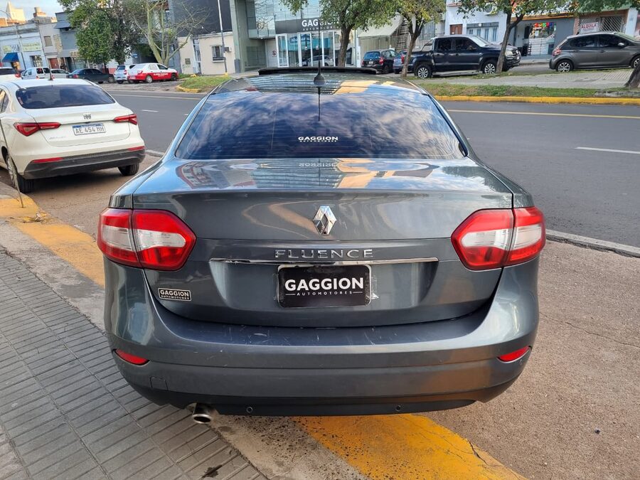 Excelente Fluence 1.6 Luxe Full MT / 2015
